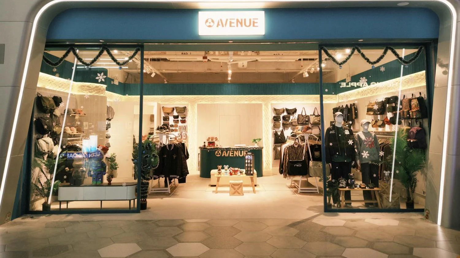 AVENUE 葡京人店的店舖門面與服飾陳列